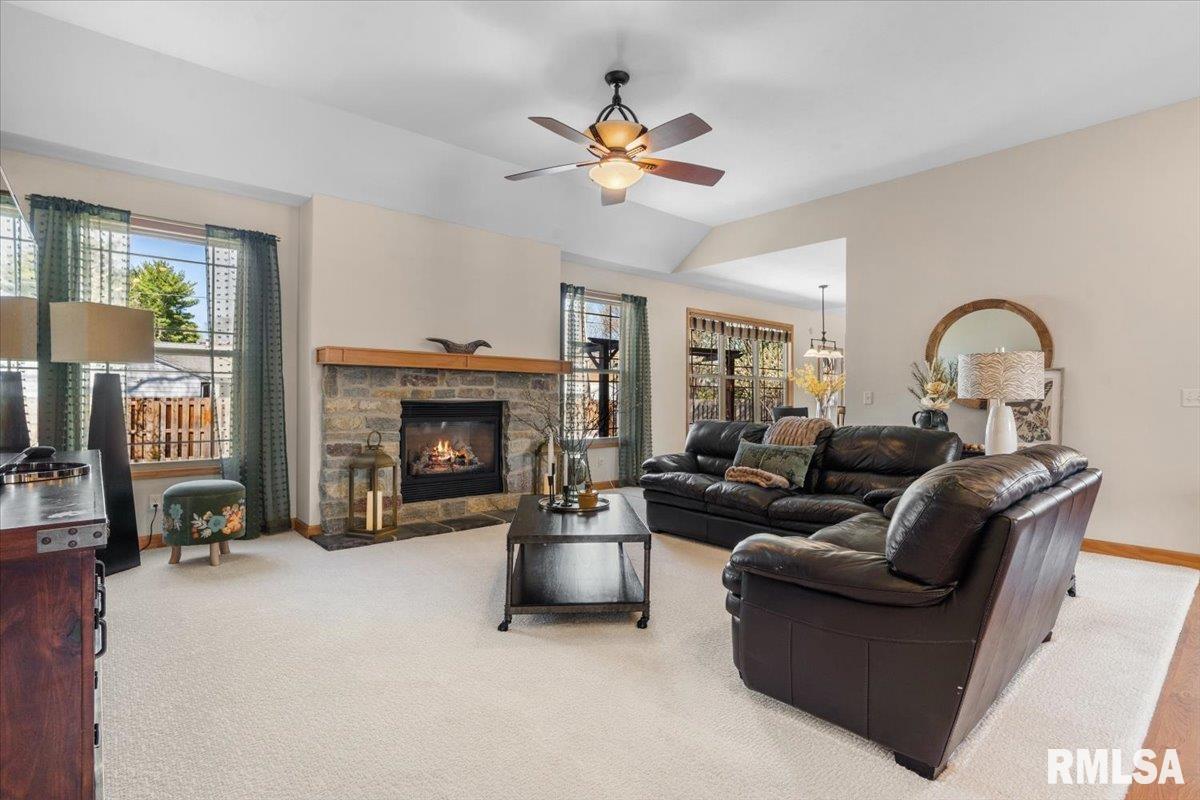 2211 Wydown Avenue Springfield, IL 62704 - Photo 9 of 48