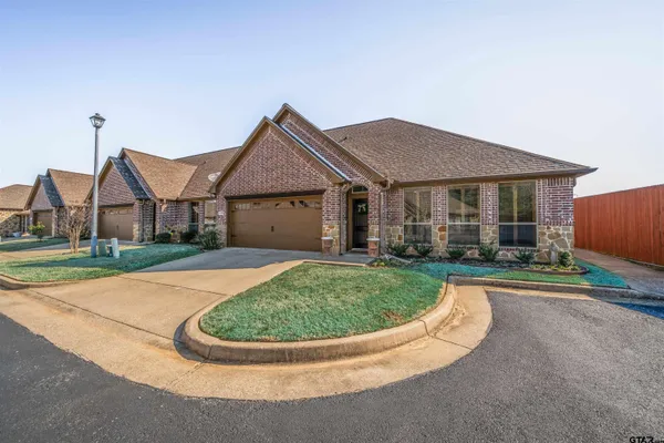 a view of a house with a yard and garage