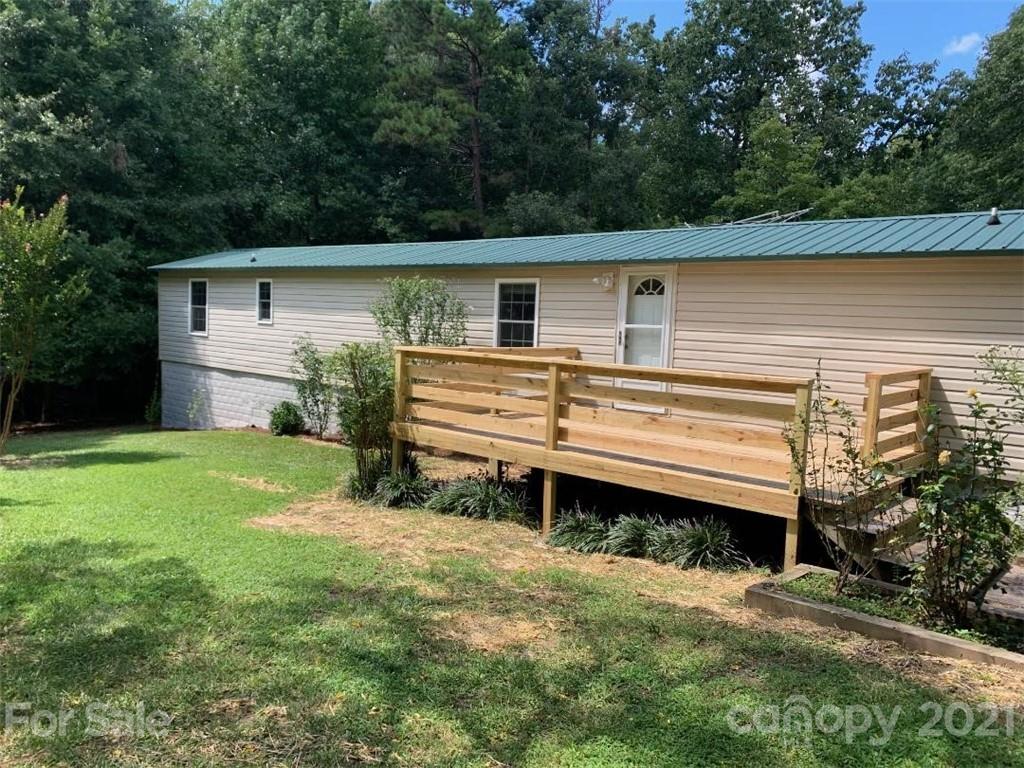 422 Ewaldz Road Blacksburg, SC 29702 - Photo 1 of 15 a front view of a house with a yard