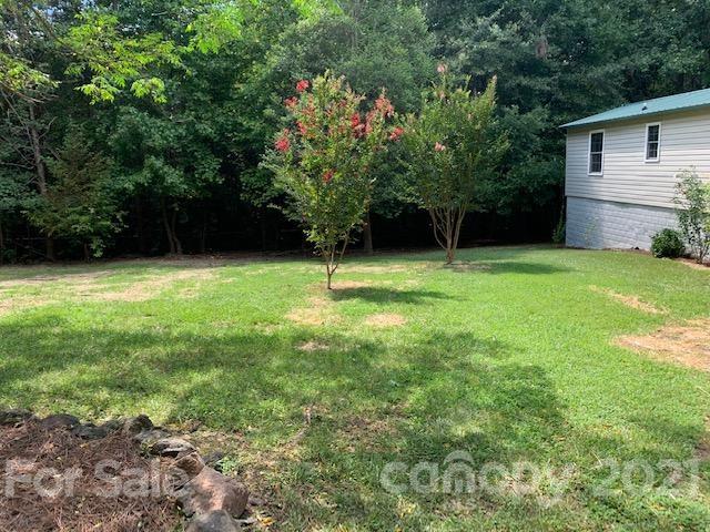 422 Ewaldz Road Blacksburg, SC 29702 - Photo 3 of 15 a backyard of a house with plants and large trees