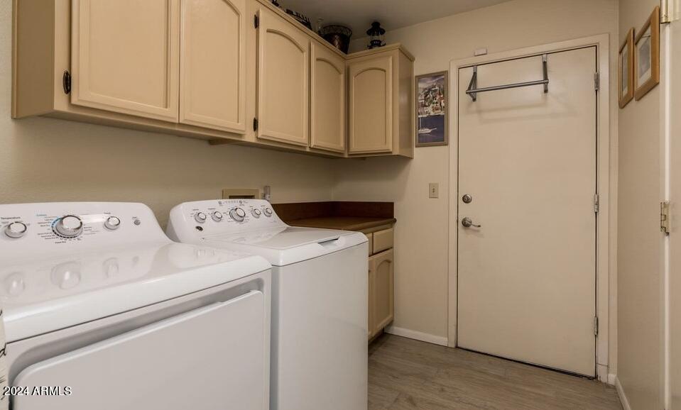 10606 North 8th Street Phoenix, AZ 85020 - Photo 20 of 25 a utility room with dryer and washer