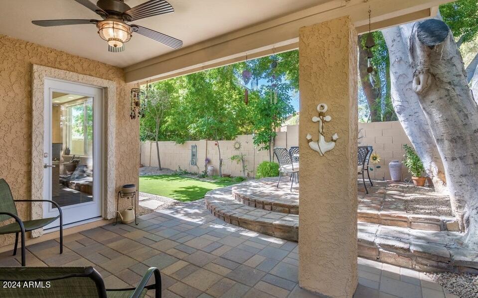 10606 North 8th Street Phoenix, AZ 85020 - Photo 21 of 25 a front view of a house with garden