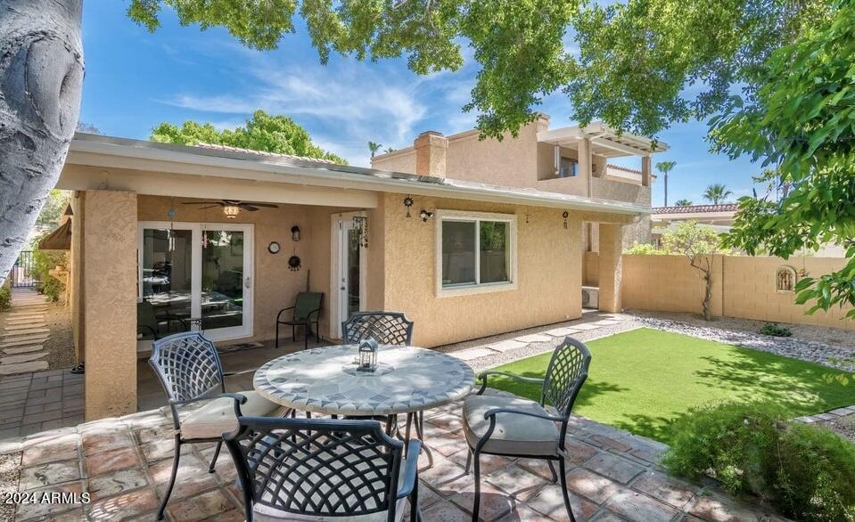 10606 North 8th Street Phoenix, AZ 85020 - Photo 22 of 25 a view of a patio with table and chairs and potted plants