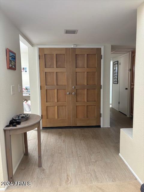 10606 North 8th Street Phoenix, AZ 85020 - Photo 6 of 25 a view of a livingroom with furniture