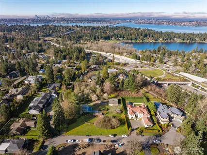 $10,000,000 | 9406 Northeast 32nd Street, Clyde Hill, WA 98004
