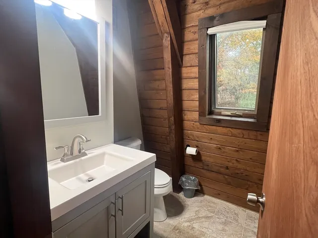 $3,500 | 888 Salem Street, Groveland, MA 01834