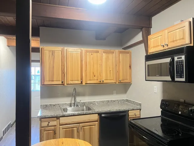 $3,500 | 888 Salem Street, Groveland, MA 01834