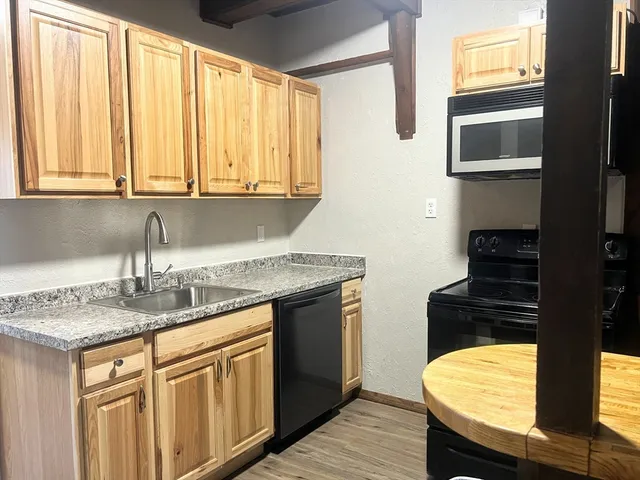 $3,500 | 888 Salem Street, Groveland, MA 01834