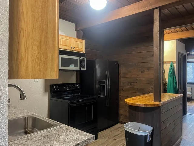 $3,500 | 888 Salem Street, Groveland, MA 01834