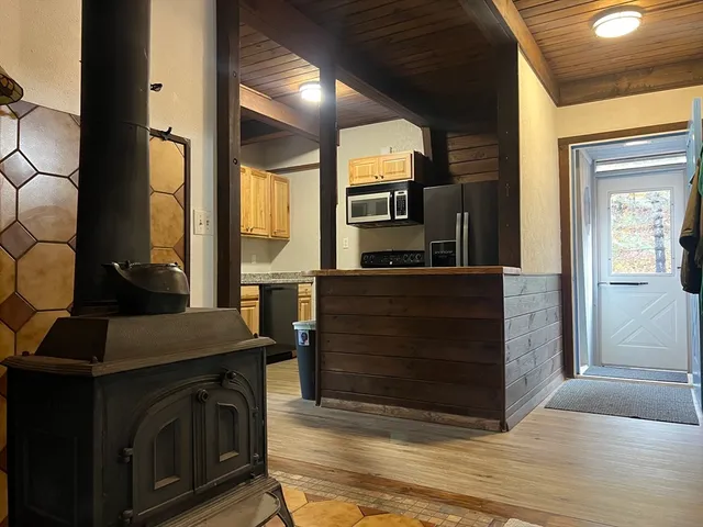 $3,500 | 888 Salem Street, Groveland, MA 01834