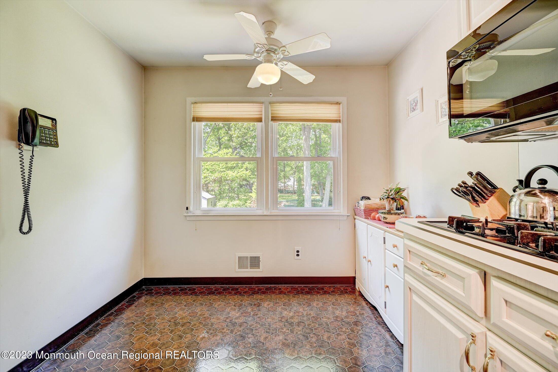 10 Iris Drive Jackson, NJ 08527 - Photo 13 of 39 11-38116531