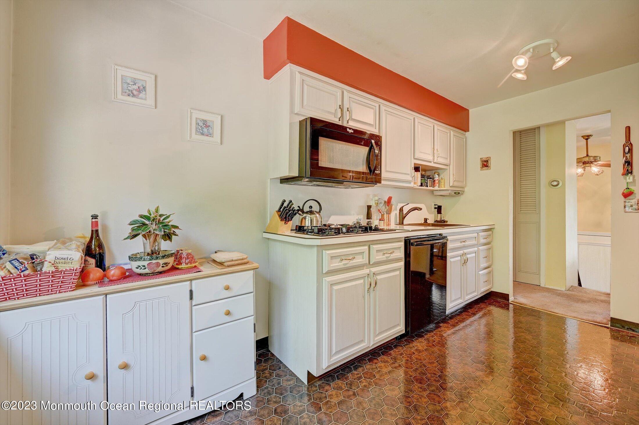 10 Iris Drive Jackson, NJ 08527 - Photo 15 of 39 13-38116557