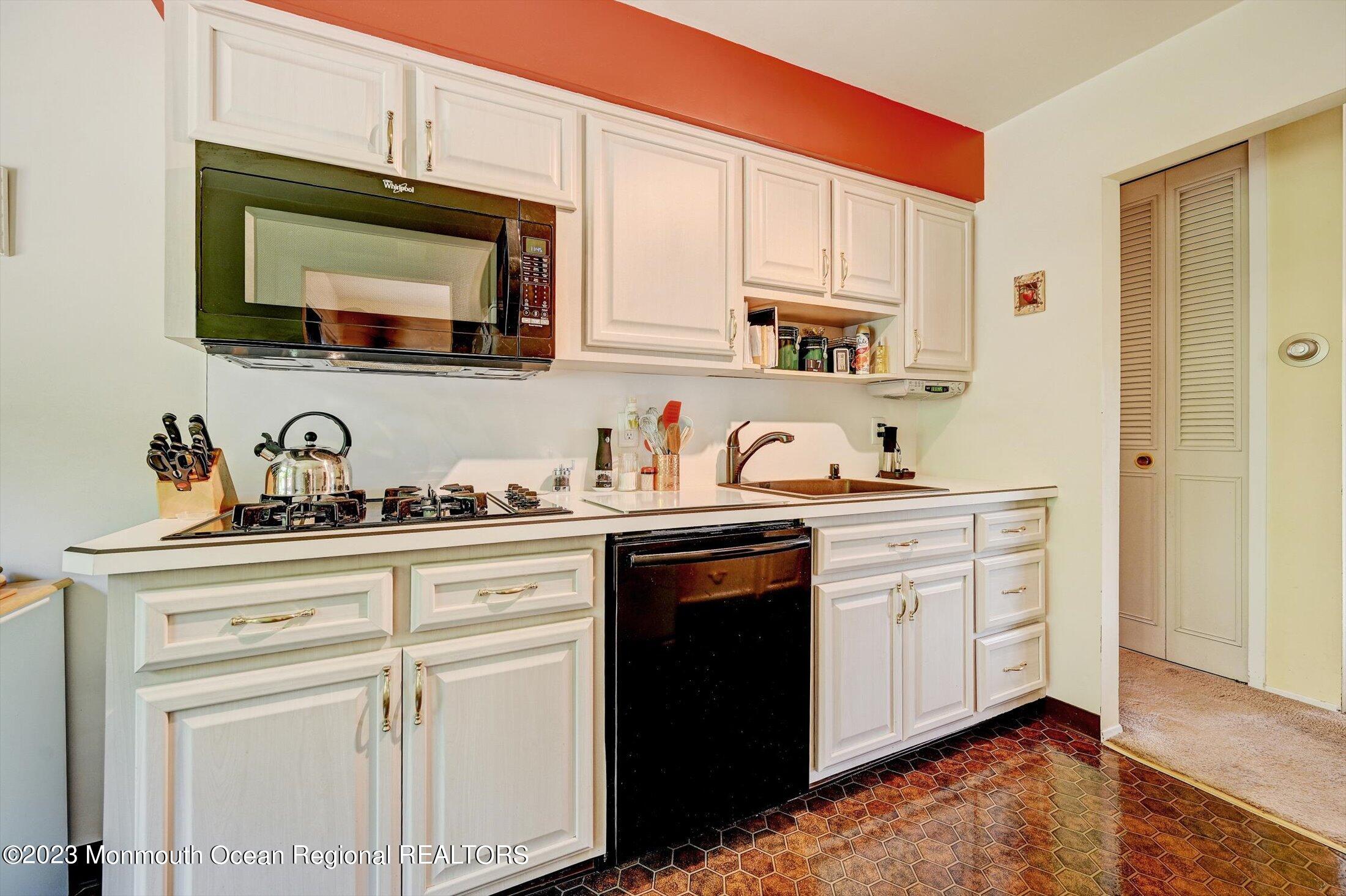 10 Iris Drive Jackson, NJ 08527 - Photo 16 of 39 14-38116588