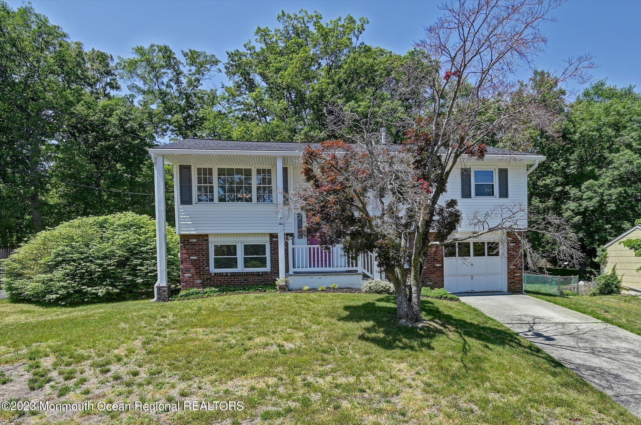 10 Iris Drive Jackson, NJ 08527 - Photo 3 of 39 01-38117004