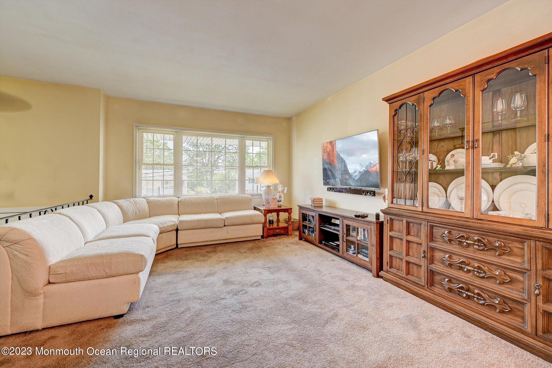 10 Iris Drive Jackson, NJ 08527 - Photo 7 of 39 05-38116411