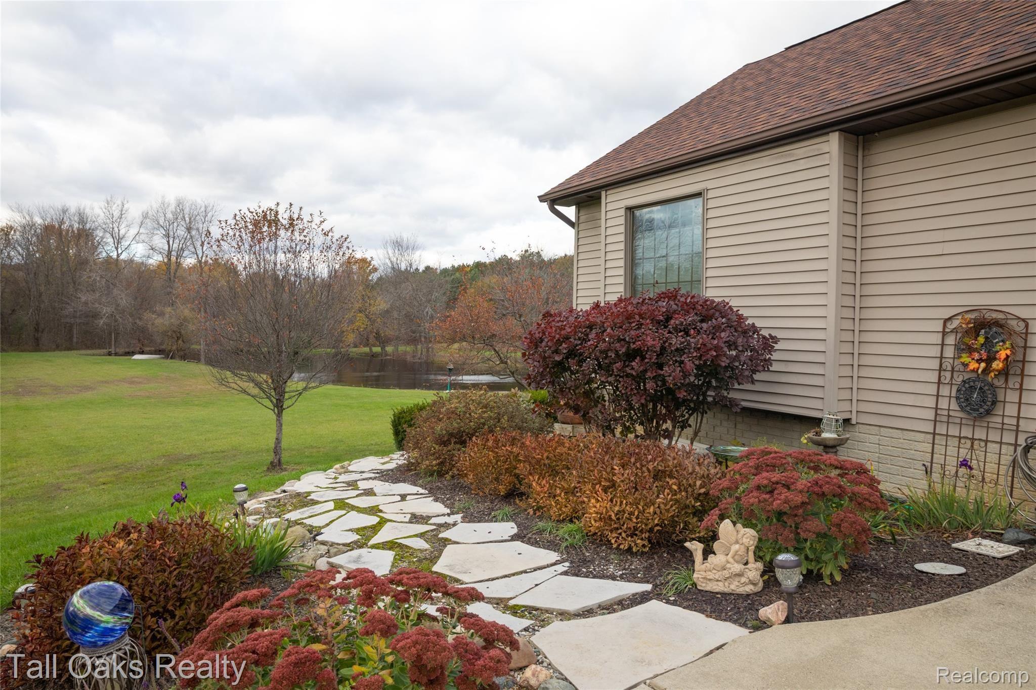2636 North Lapeer Road Lapeer, MI 48446 - Photo 26 of 52 side of house.jpg