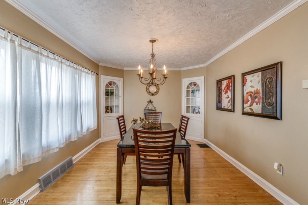 1261 Plainfield Road Cleveland, OH 44121 - Photo 6 of 24 DINING ROOM