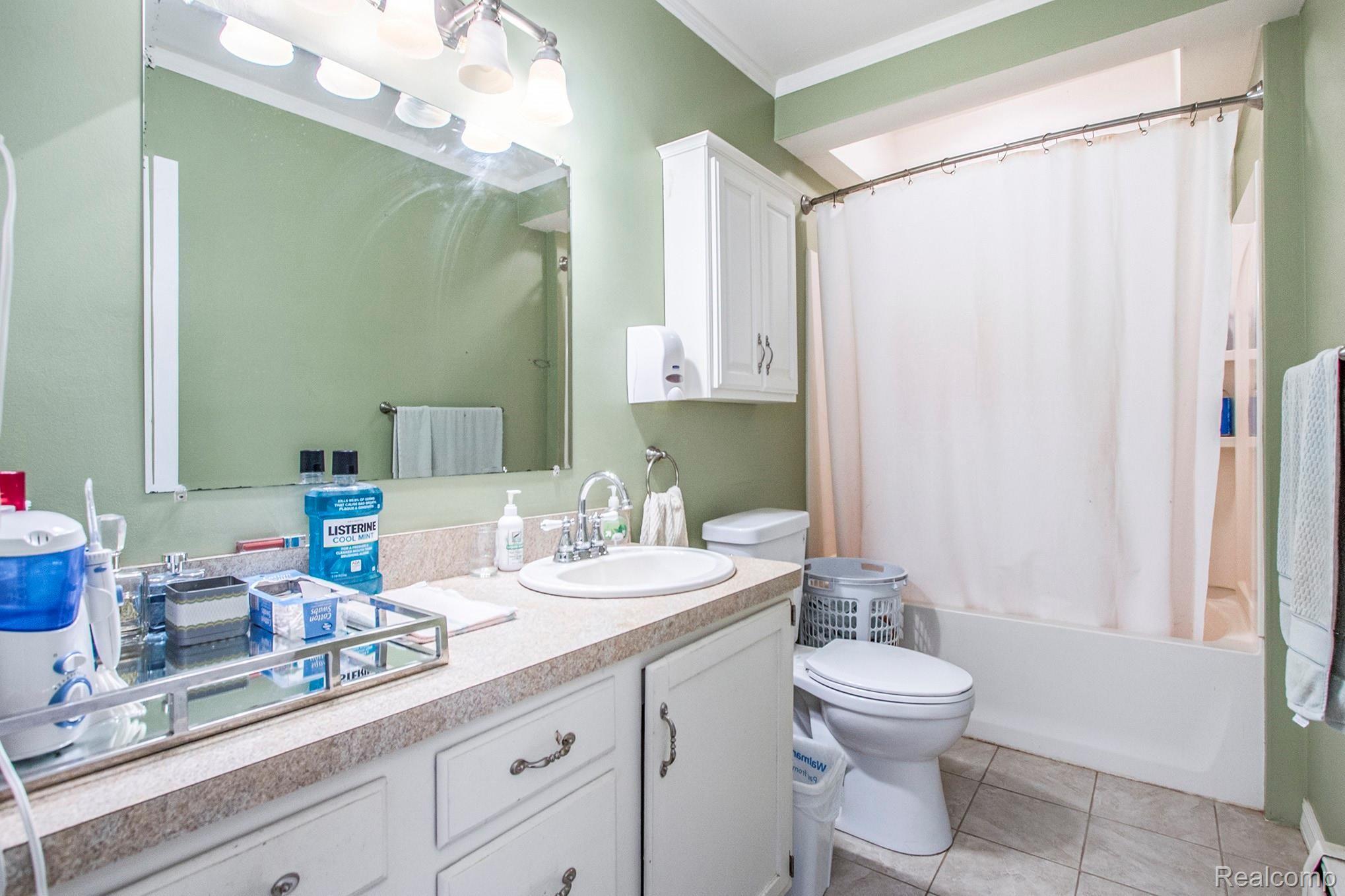 3311 Bendelow Road Rochester, MI 48307 - Photo 14 of 23 14 Bathroom.jpg