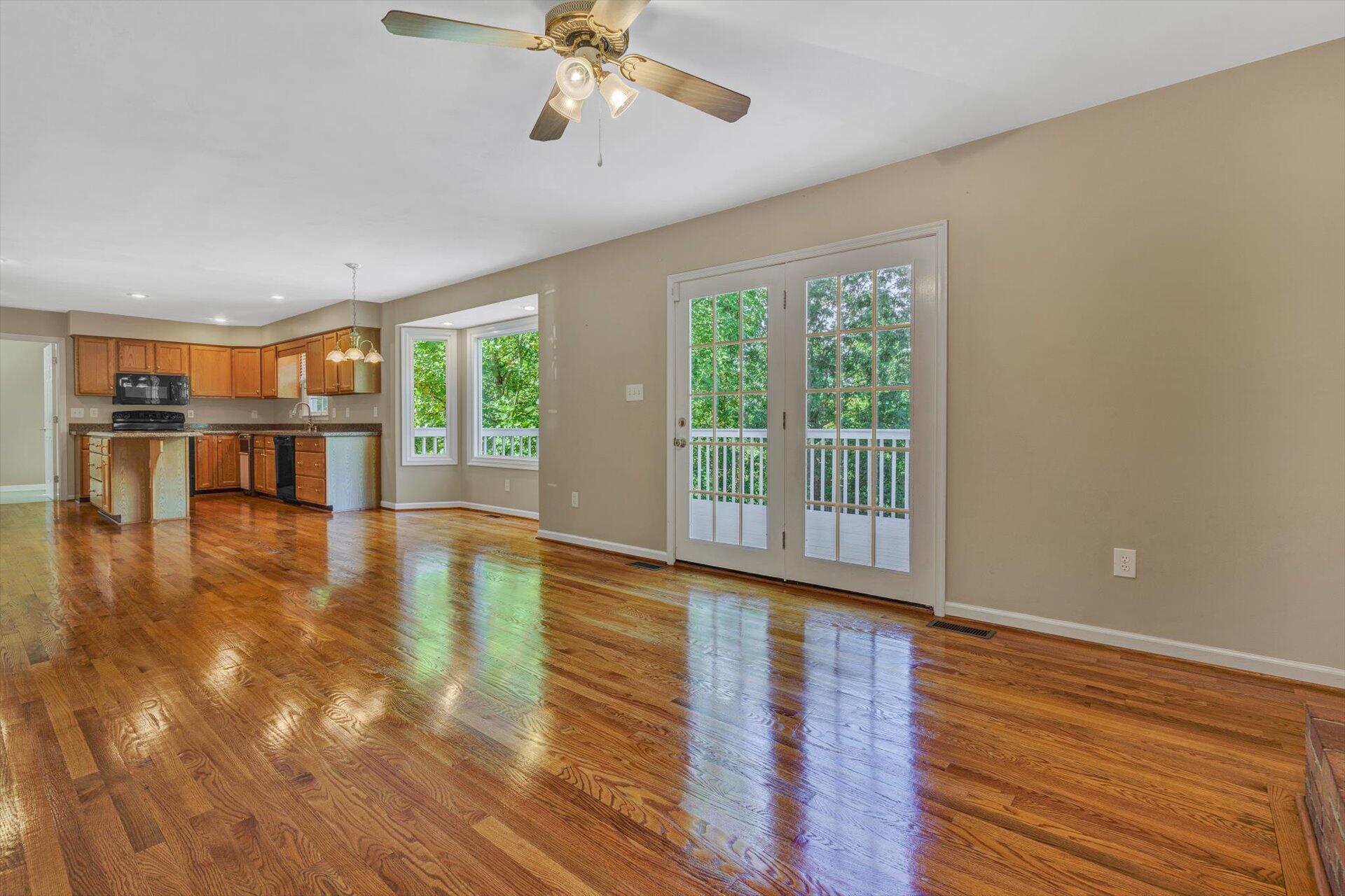 4317 Rte 2054 Roanoke, VA 24018 - Photo 11 of 47 Fam_Rm_Brkfst_Area_4317_Fox Chase Ct