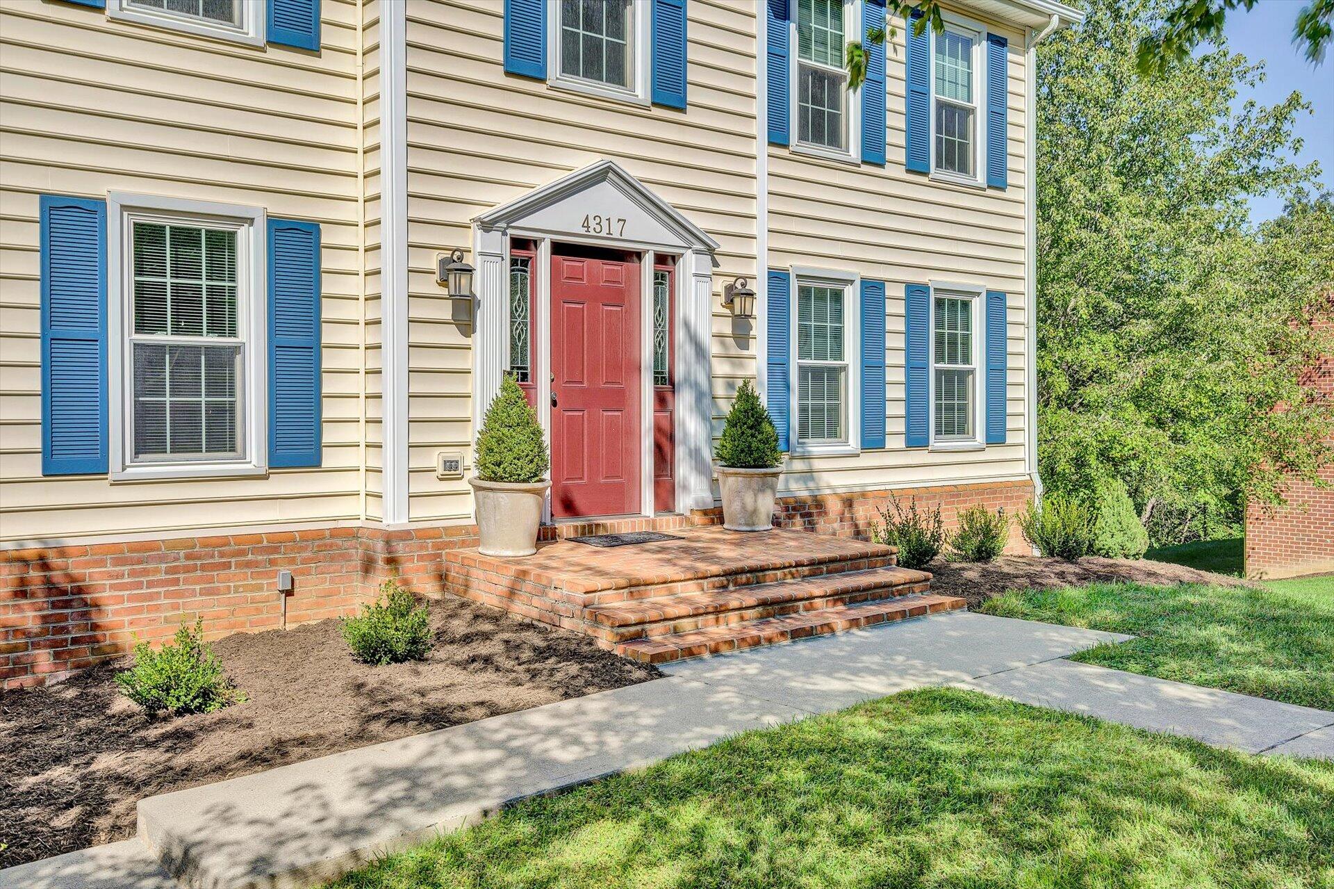 4317 Rte 2054 Roanoke, VA 24018 - Photo 3 of 47 Entry_4317_Fox Chase Ct