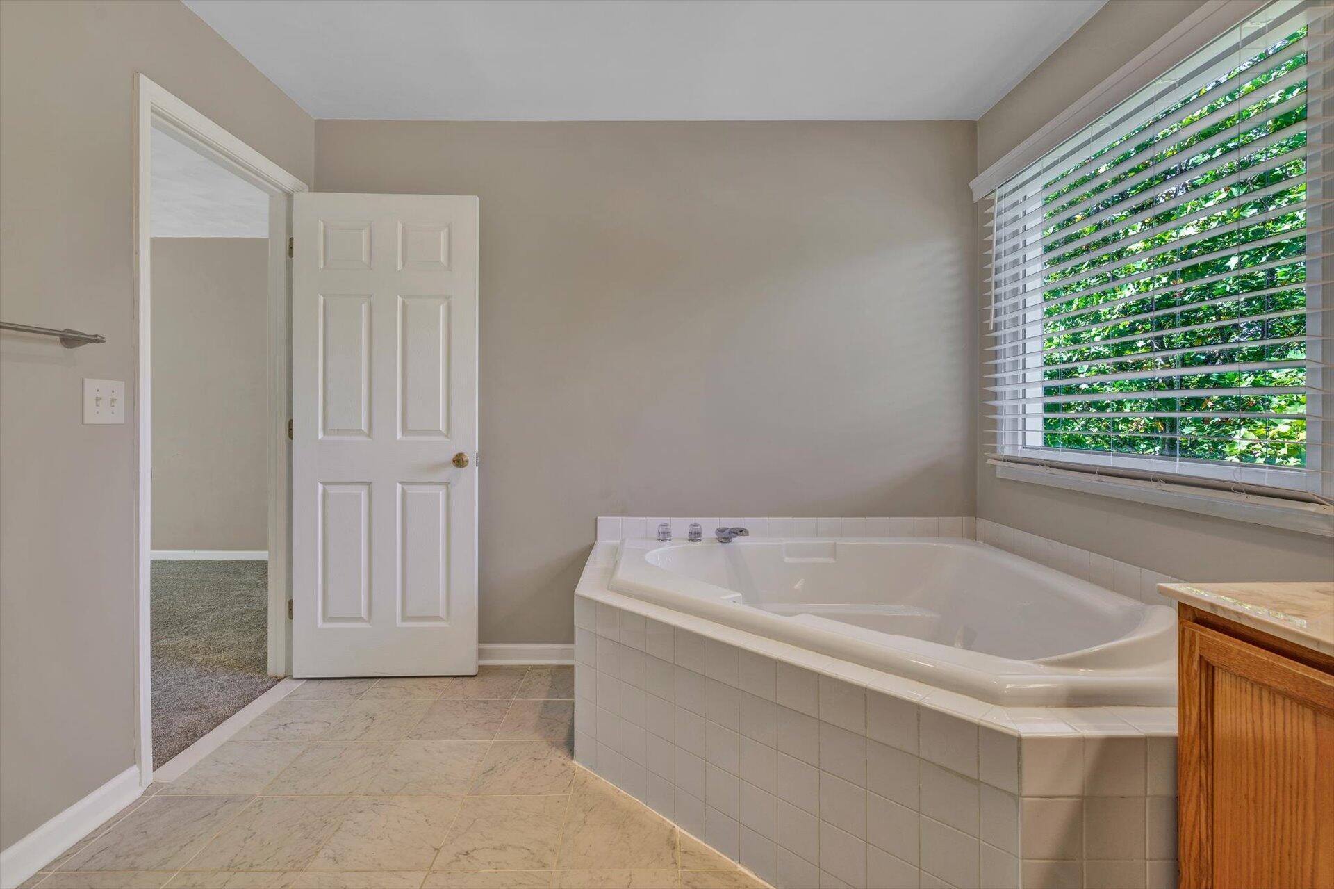 4317 Rte 2054 Roanoke, VA 24018 - Photo 25 of 47 Master_Bath-2_4317_Fox Chase Ct