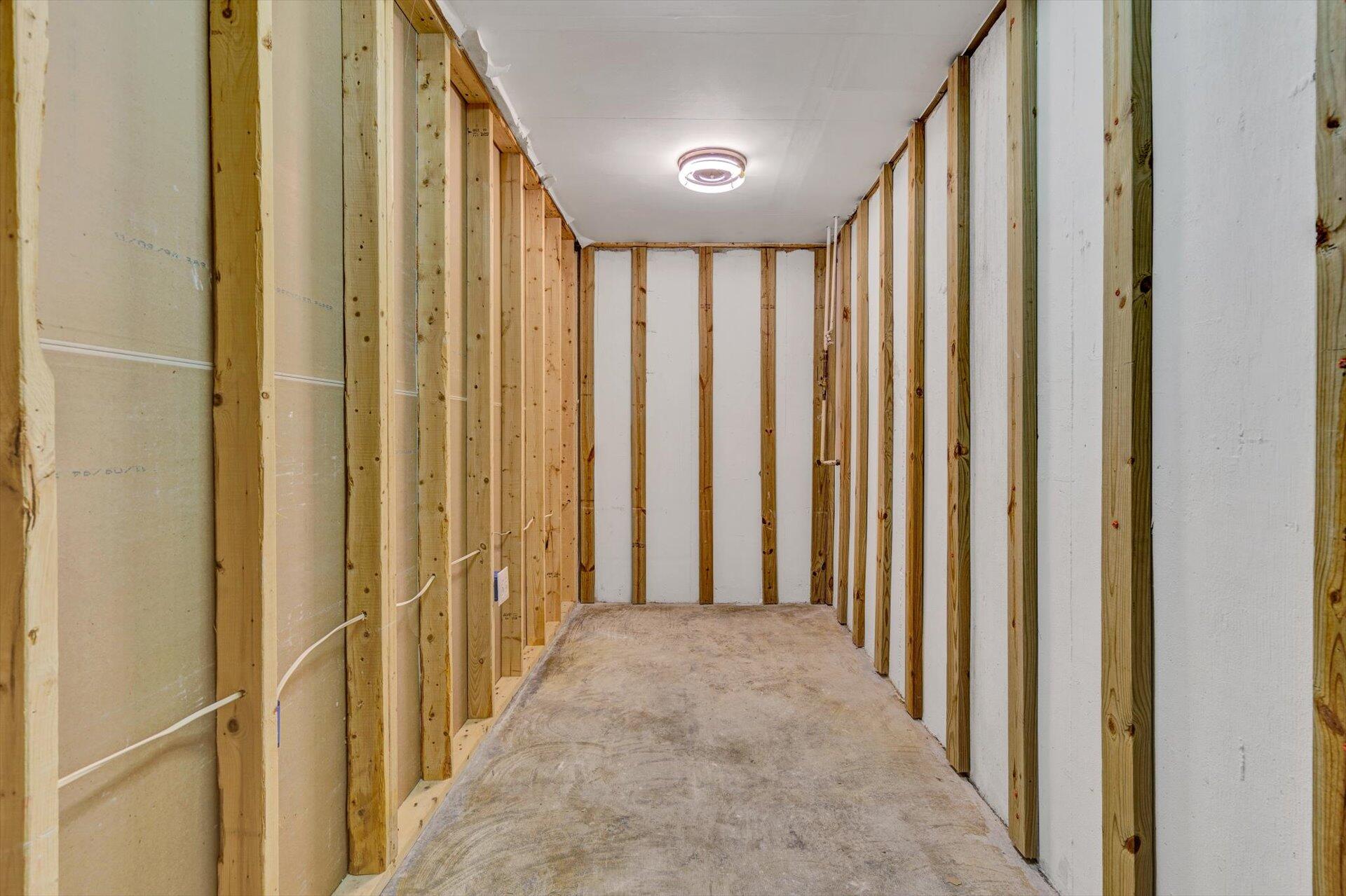 4317 Rte 2054 Roanoke, VA 24018 - Photo 40 of 47 Storage_4317_Fox Chase Ct