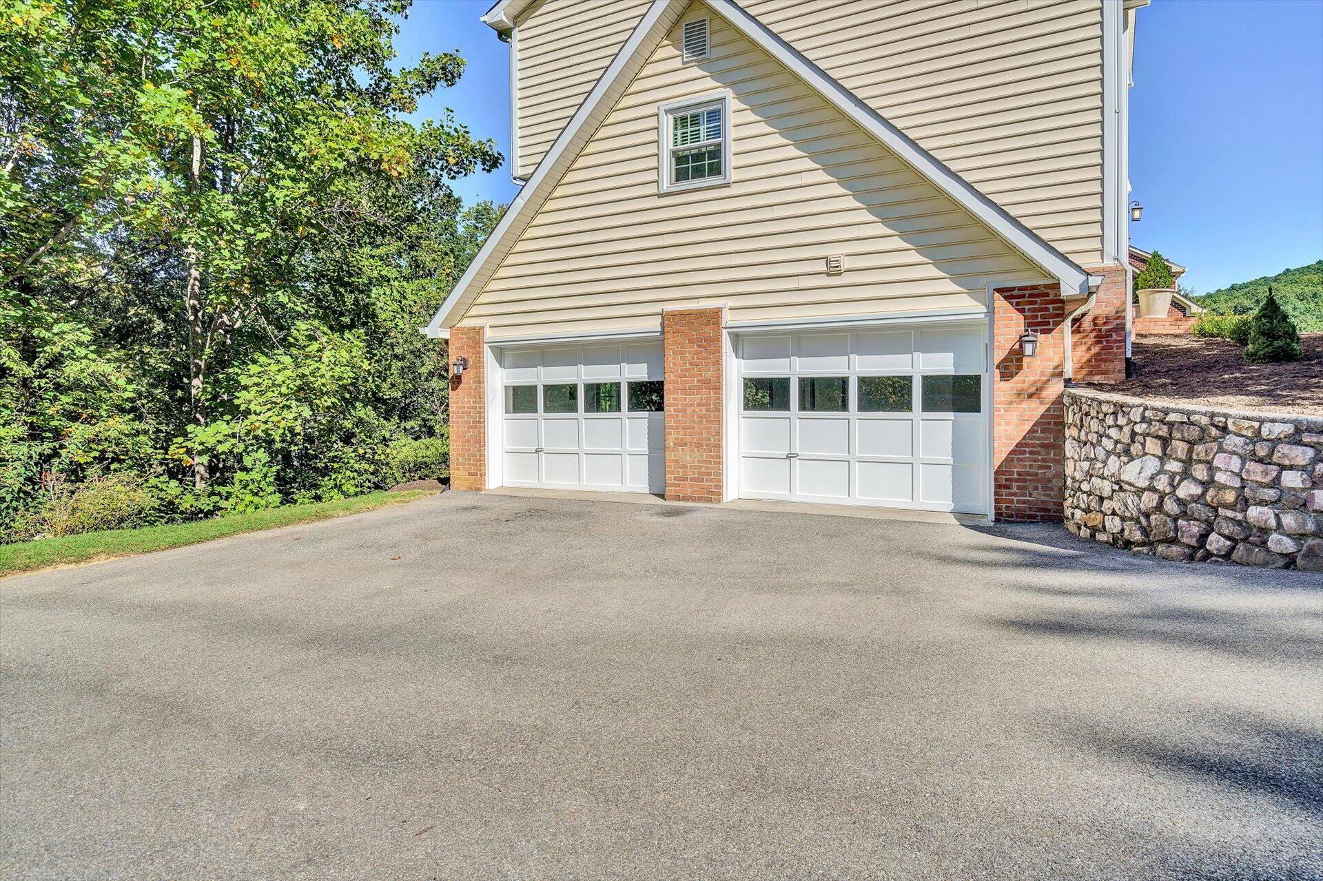 4317 Rte 2054 Roanoke, VA 24018 - Photo 44 of 47 Outside_Garage_4317_Fox Chase Ct