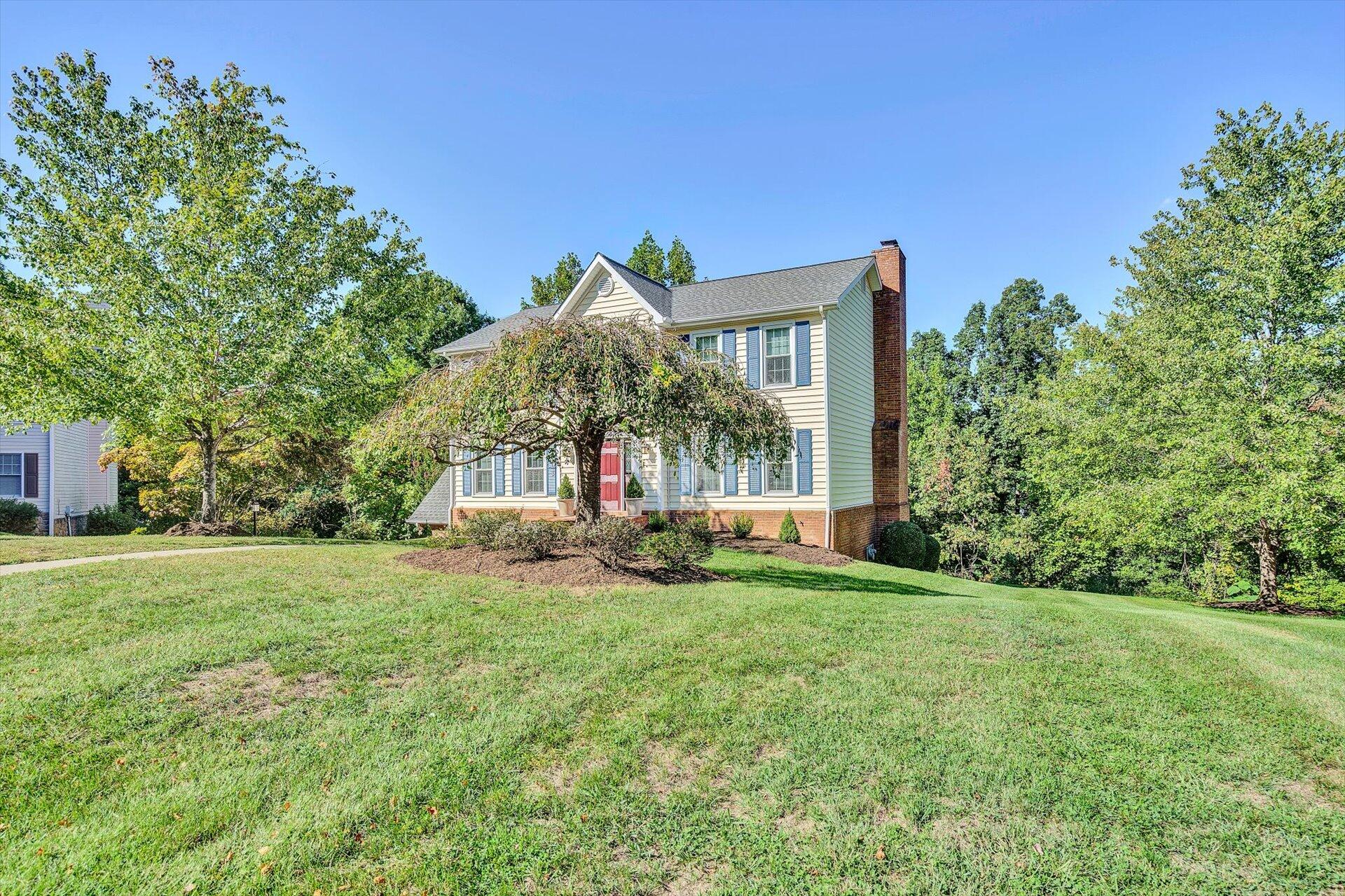 4317 Rte 2054 Roanoke, VA 24018 - Photo 47 of 47 Front_Left_from_Street_4317_Fox Chase Ct