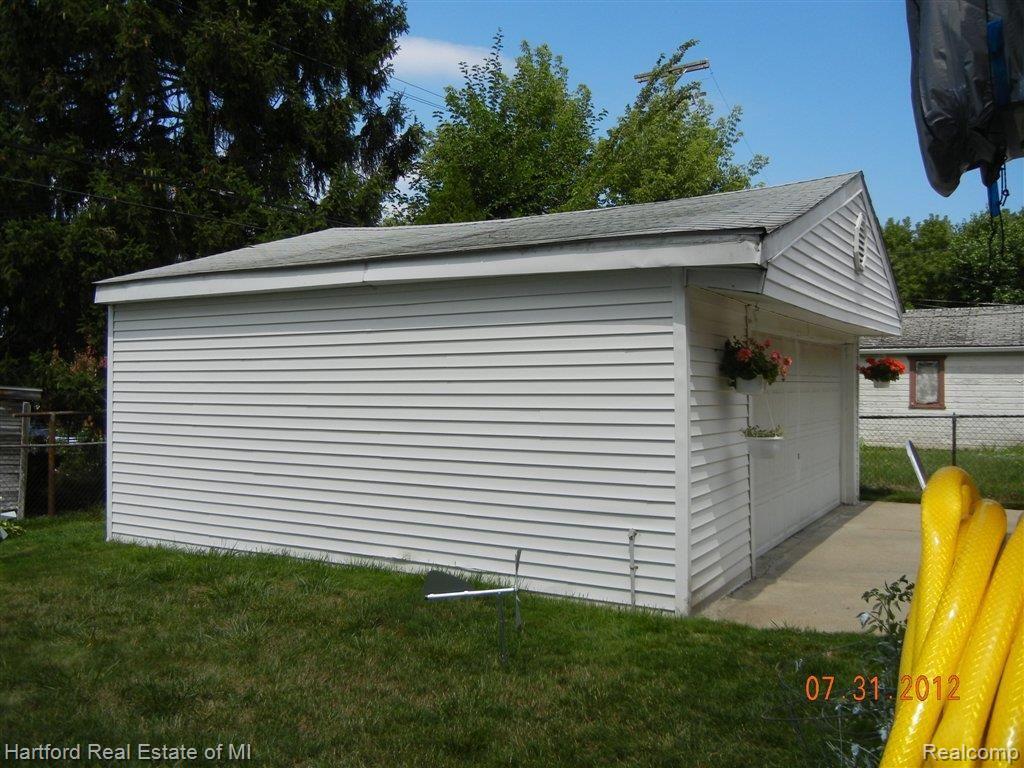 19767 Edinborough Road Detroit, MI 48219 - Photo 4 of 21 Garage side