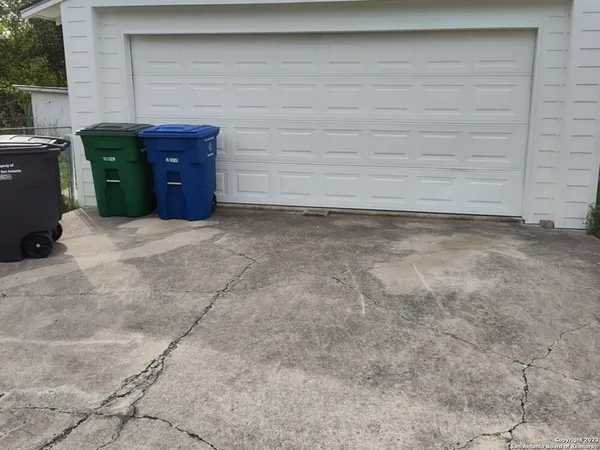 a view of a backyard with plants and a fountain