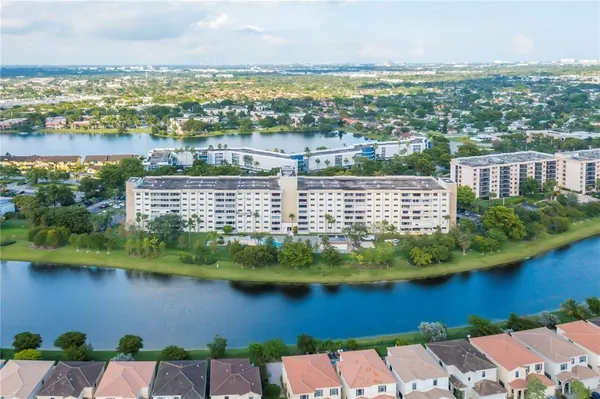 $2,300 | 800 Northeast 195th Street, Unit 605, Miami, FL 33179