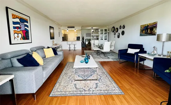 $2,300 | 800 Northeast 195th Street, Unit 605, Miami, FL 33179