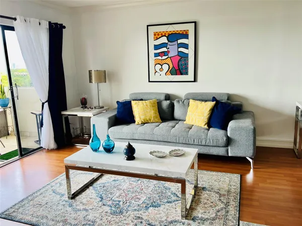 $2,300 | 800 Northeast 195th Street, Unit 605, Miami, FL 33179