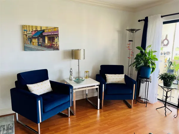 $2,300 | 800 Northeast 195th Street, Unit 605, Miami, FL 33179