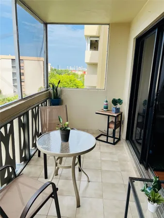 $2,300 | 800 Northeast 195th Street, Unit 605, Miami, FL 33179