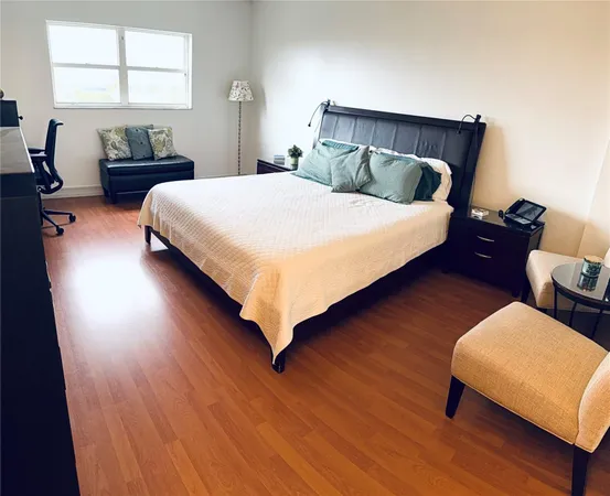 $2,300 | 800 Northeast 195th Street, Unit 605, Miami, FL 33179