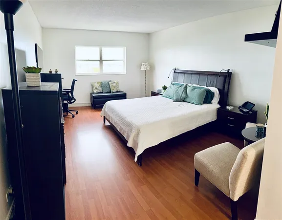 $2,300 | 800 Northeast 195th Street, Unit 605, Miami, FL 33179