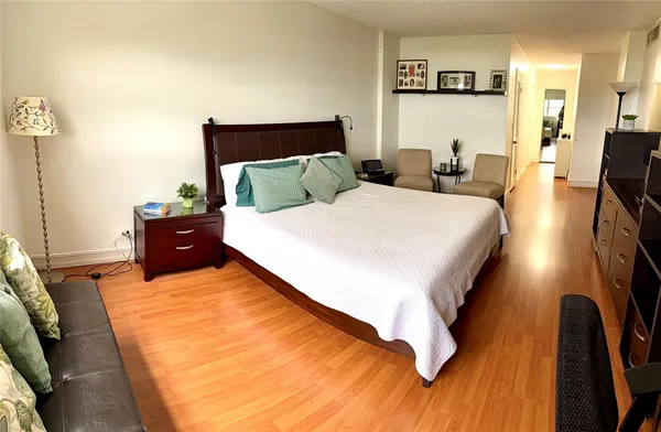 $2,300 | 800 Northeast 195th Street, Unit 605, Miami, FL 33179