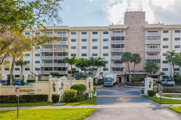 $2,300 | 800 Northeast 195th Street, Unit 605, Miami, FL 33179