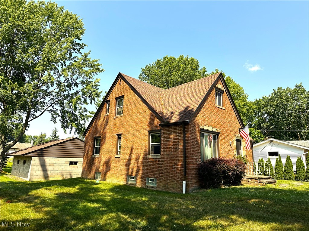 4099 Chestnut Road Independence, OH 44131 - Photo 10 of 37 All brick, all the way around the entire home!