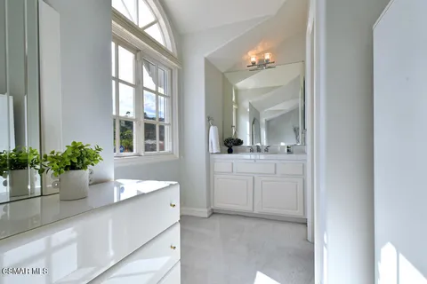 $2,200,000 | 31775 Oak Ranch Court, Westlake Village, CA 91361