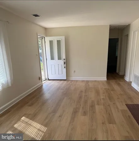 $3,300 | 4969 34th Street North, Arlington, VA 22207