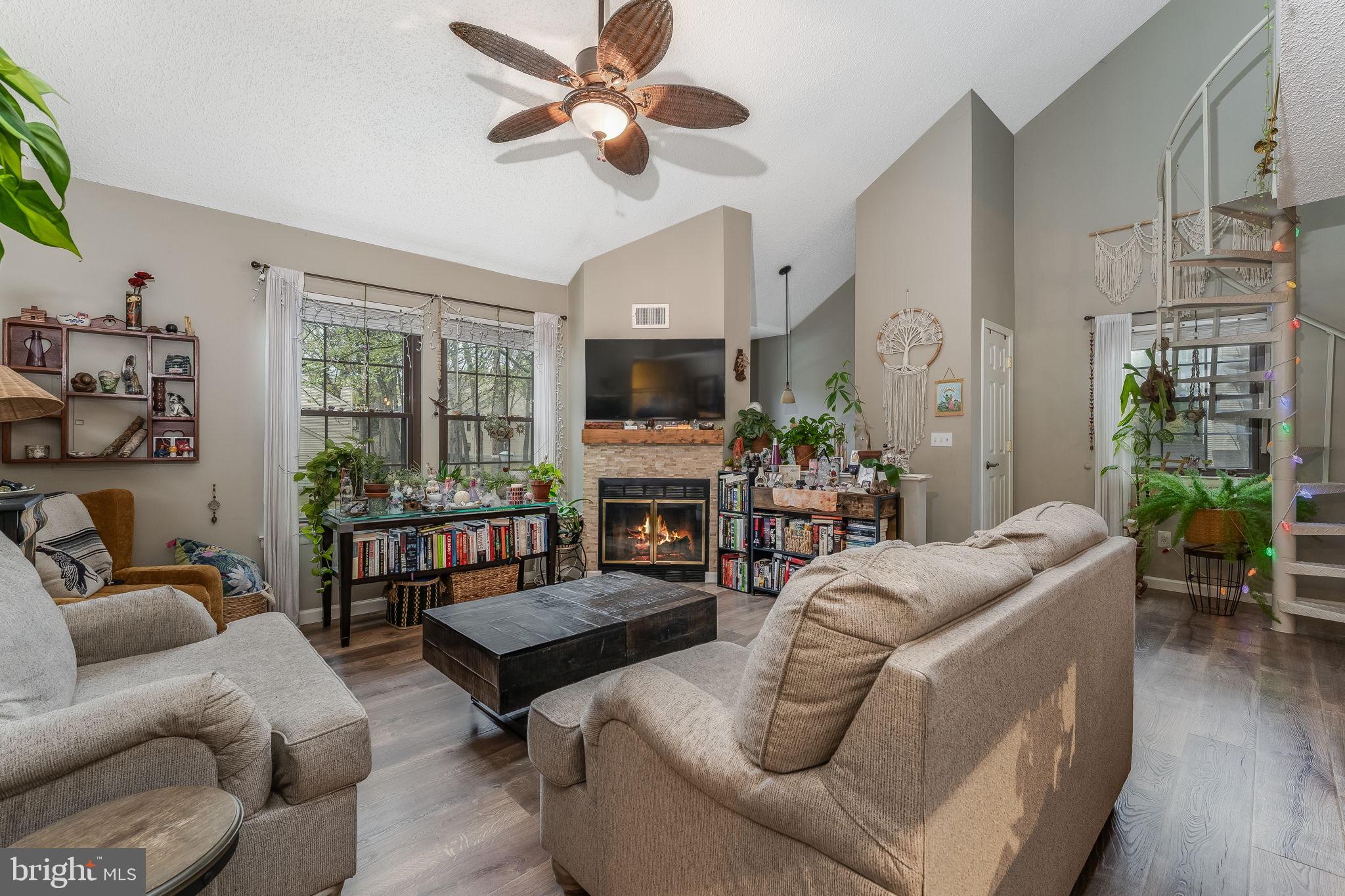 32 Azalea Circle Jackson, NJ 08527 - Photo 6 of 31 Cozy living space with natural light.