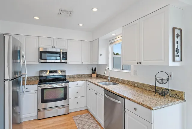 $325,000 | 6222 Riverwalk Lane, Unit 1, Jupiter, FL 33458