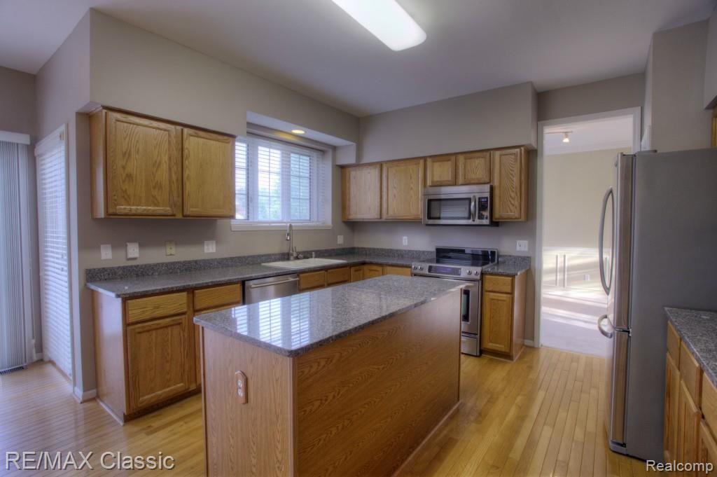 5879 Hathaway Road Canton, MI 48187 - Photo 12 of 27 Kitchen