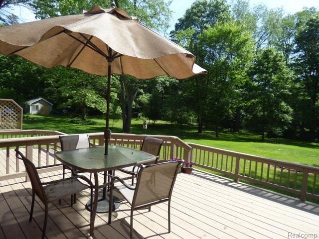 9085 Evergreen Road Brighton, MI 48116 - Photo 23 of 25 (21)Picturesque 1.2 acres