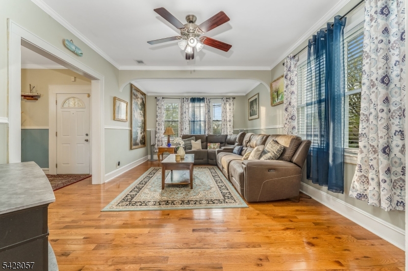 119 Edgewood Road Linden, NJ 07036 - Photo 4 of 31 a living room with furniture and a large window