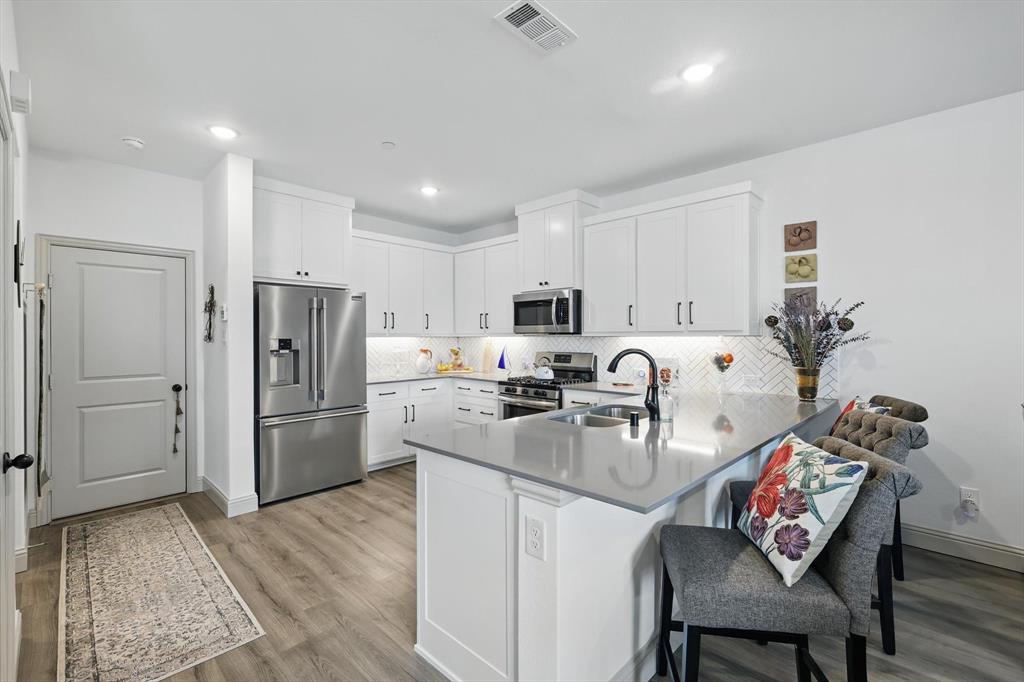 8925 Phoebe Road Frisco, TX 75035 - Photo 1 of 36 Stunning Quartz Countertops