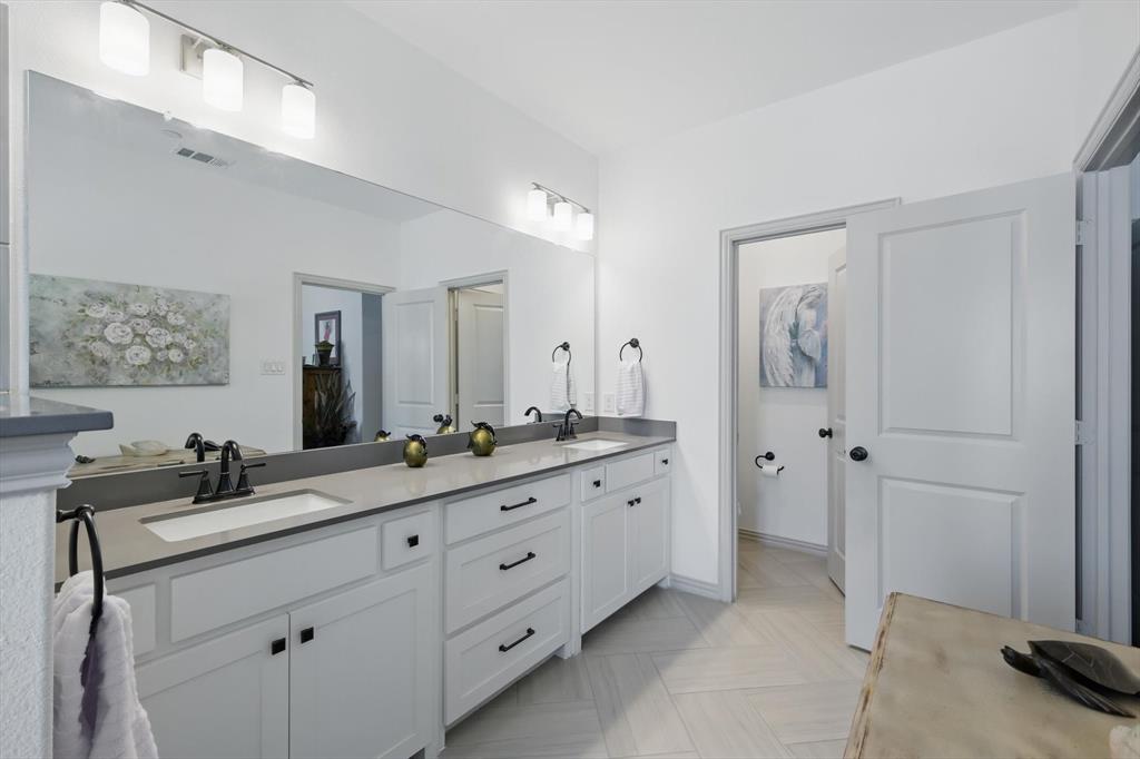 8925 Phoebe Road Frisco, TX 75035 - Photo 21 of 36 Quartz Countertops