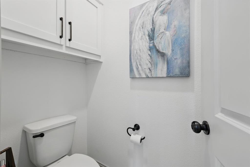 8925 Phoebe Road Frisco, TX 75035 - Photo 22 of 36 Custom Head Knocker Cabinetry